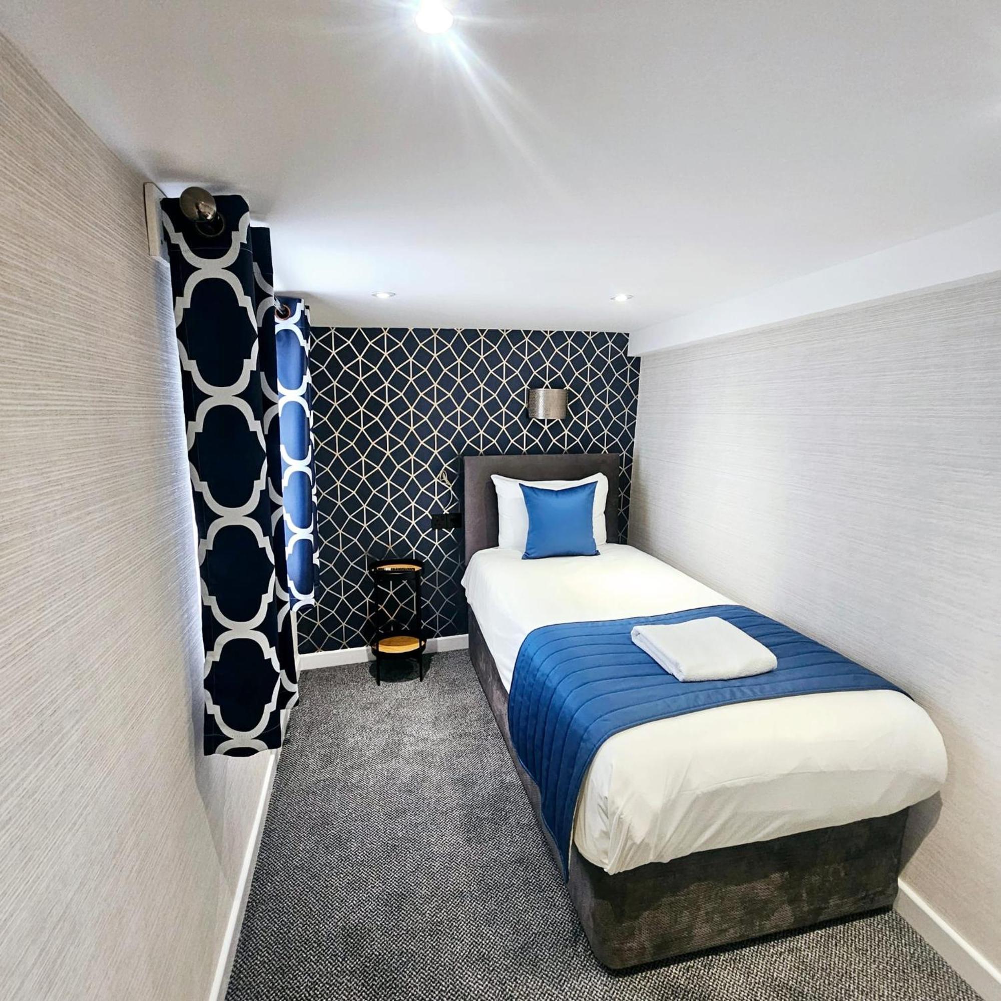 Mentone Hotel Лондон Екстериор снимка